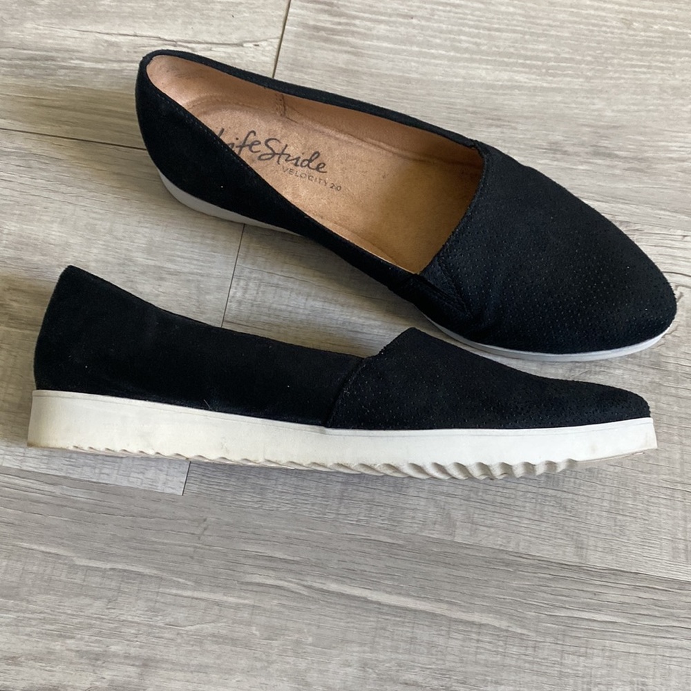 Black & White Flats - Picture 4 of 6